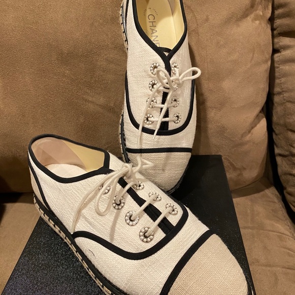 Chanel shoes - Picture 3 of 7